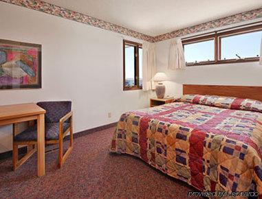 Super 8 By Wyndham Adair Ia Hotel Room photo
